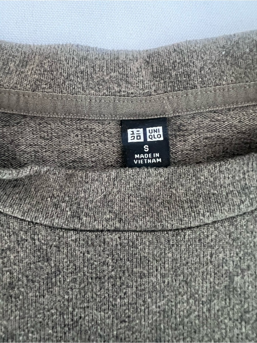 Uniqlo Women Olive Crewneck Sweater - Picture 3 of 6